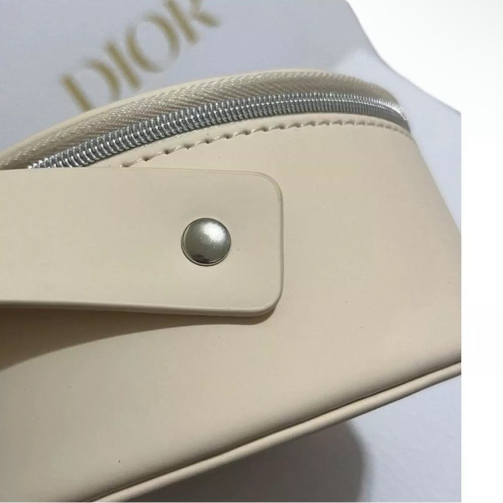 Rare Dior round Vanity Case in cream - Picture 6 of 9
